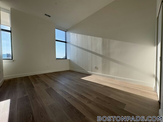 Building Photo - 1079 Commonwealth Ave