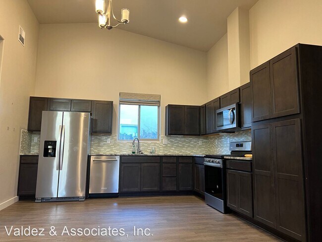 Building Photo - 3 br, 2 bath House - 7262 Vista Serena Loop