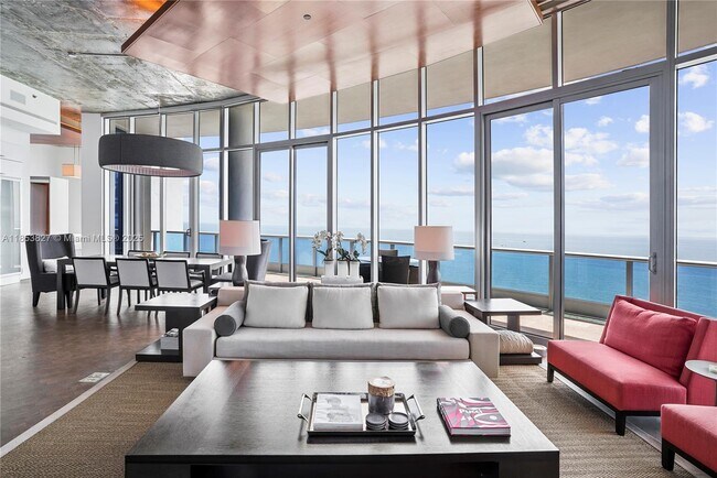 Foto del edificio - 5959 Collins Ave