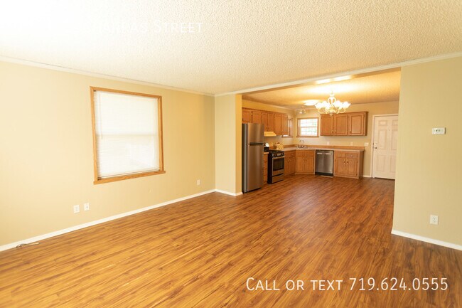 Building Photo - Charming Duplex for Rent