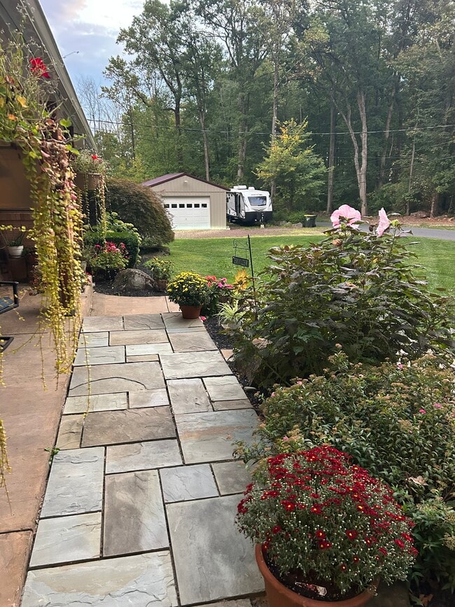 Building Photo - 2043 Quarry Rd