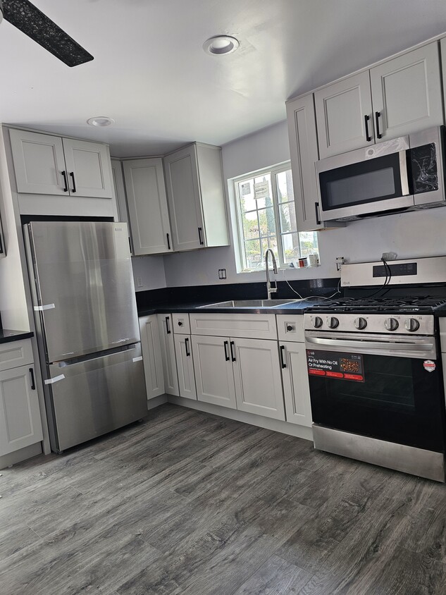 Foto principal - 14018 Runnymede St