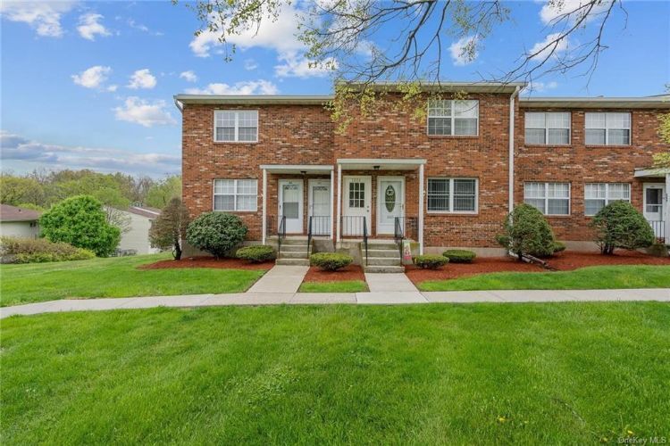 Foto principal - 276 Temple Hill Rd