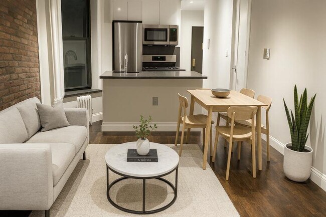 Building Photo - 246 Mott St