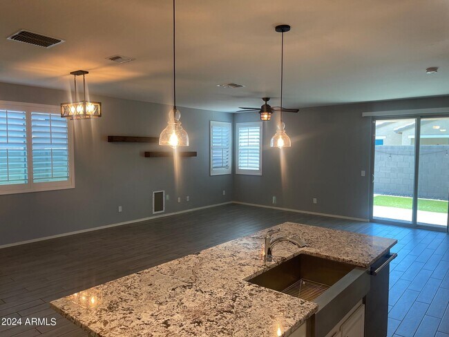 Foto del edificio - 12219 W Tether Trl