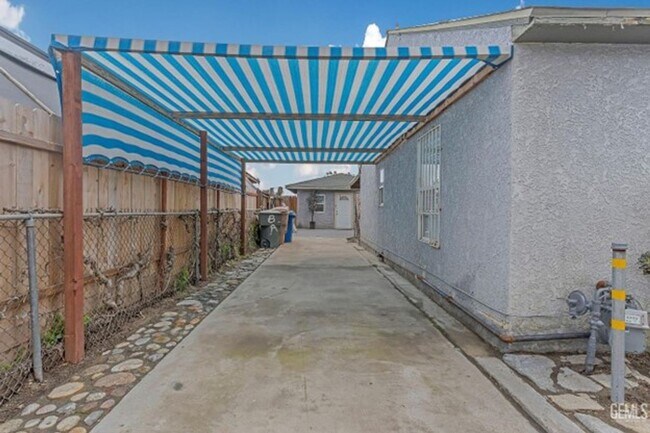 Foto del edificio - 3 Bedroom with ADU - Studio Included !