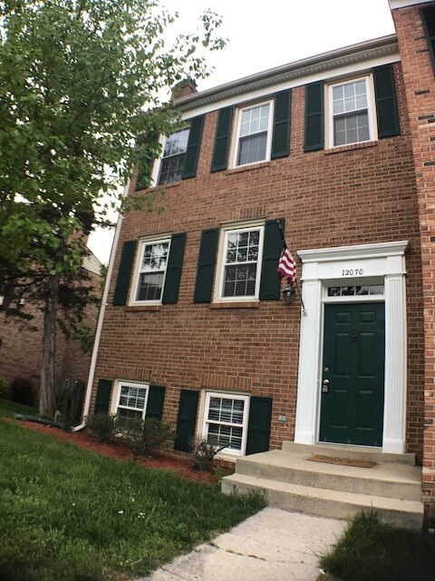 Building Photo - 12070 Stallion Ct