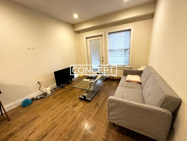 Building Photo - 988 Tremont St