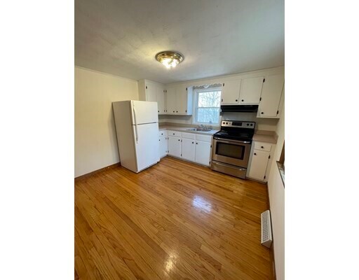 Building Photo - 12 Oak Hill Rd