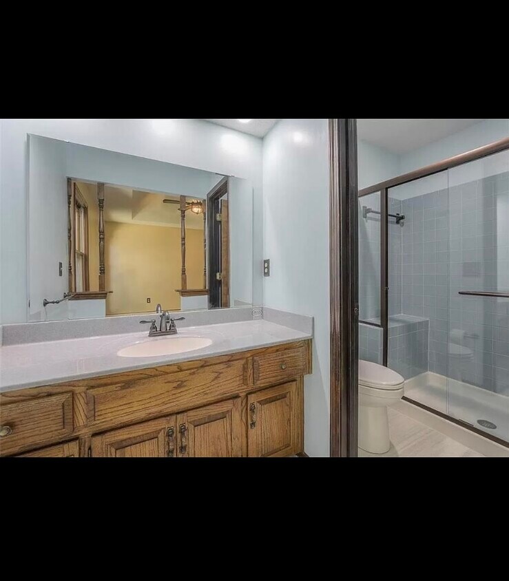 Building Photo - 217 S Montclaire Dr