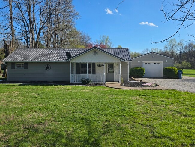 Building Photo - 9997 E Davis Ave