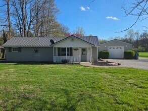 Building Photo - 9997 E Davis Ave