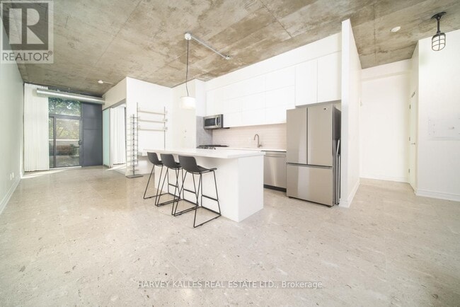 Photo du bâtiment - 60-360 Bathurst St