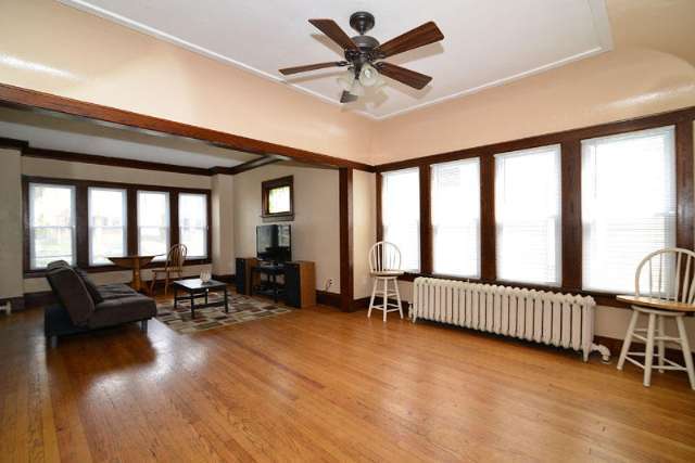 Foto del edificio - 2733 N Downer Ave
