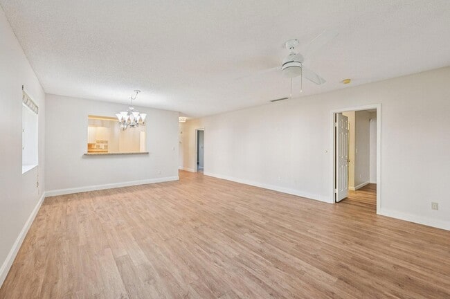 Foto del edificio - 1103 Duncan Cir