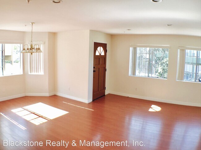 Building Photo - 3 br, 2.5 bath House - 544 W. Doran St Unit 4