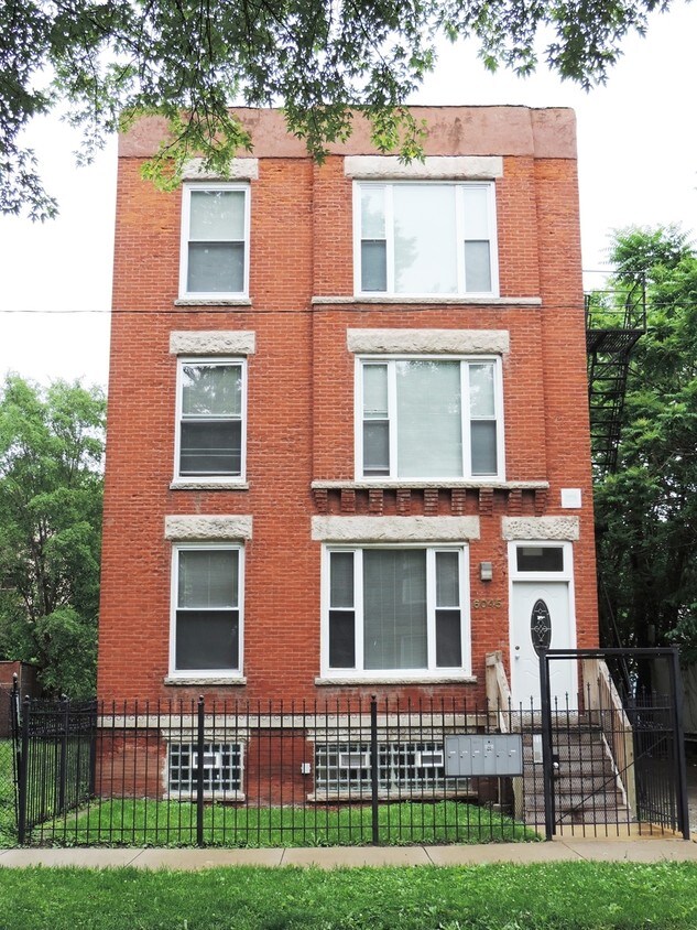 Primary Photo - 6045 S Rhodes Ave