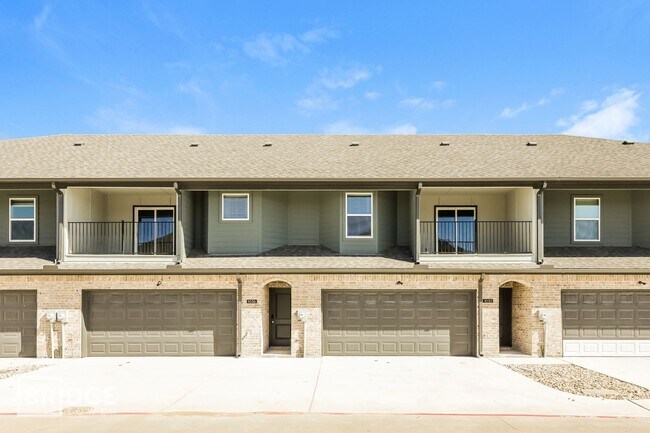 Building Photo - 1012 E Golden Ln