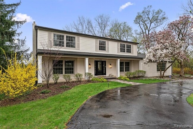 Building Photo - 1935 Hillwood Dr