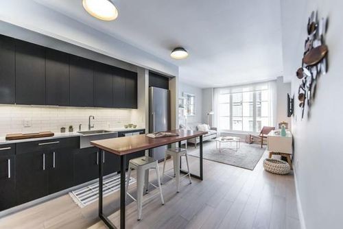 Building Photo - 535 W 43rd St