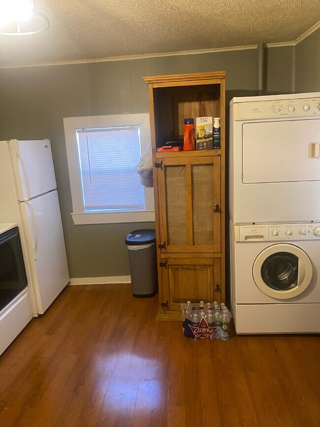 Foto del edificio - One bedroom home with great backyard!