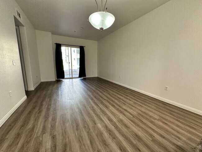 Foto del edificio - Guard Gated 2 Bed/2 Bath Condo w/Resort St...