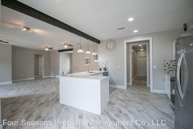 Foto del edificio - 5 br, 3 bath House - 19441 Robinson Road