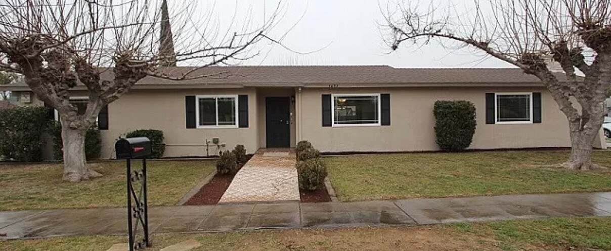 Foto principal - 4693 E Church Ave