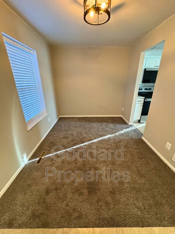 Building Photo - 8843 Hayshed Ln