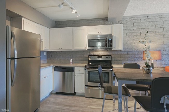 Building Photo - 2 br, 1 bath  - 1014 S Farmer Ave 18