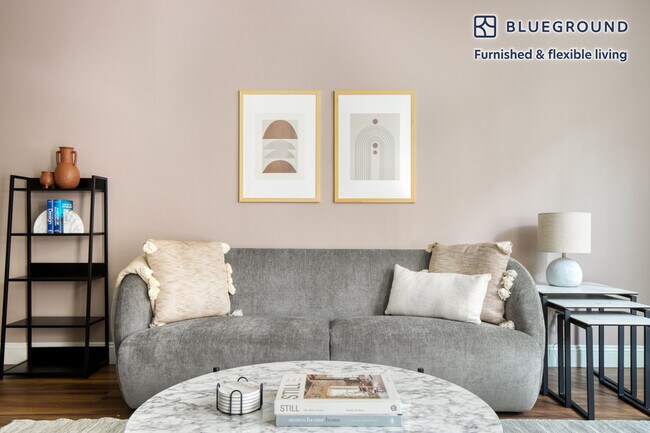 Foto del edificio - 5710 Crescent Prk E