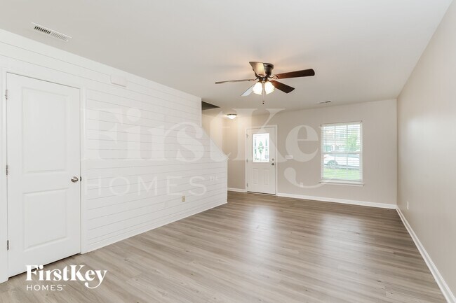 Foto del edificio - 107 Sawyer Ln