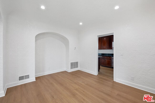Building Photo - 827 23rd St