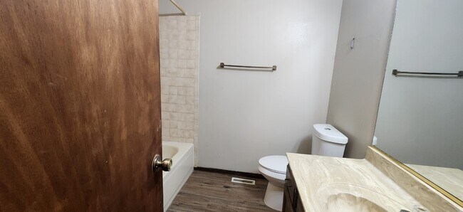 Foto del edificio - 1206 E Selma St