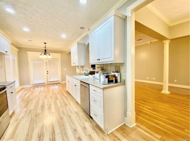 Foto del edificio - 100 Brittany Dr S