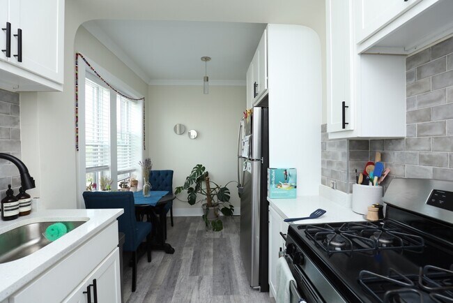 Foto del edificio - 3821 N Greenview Ave