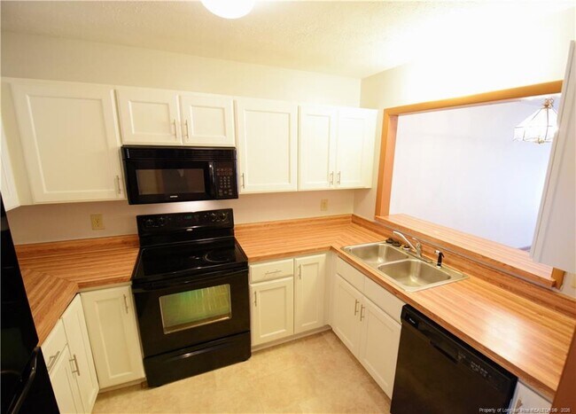 Foto del edificio - 1276 N Forest Dr