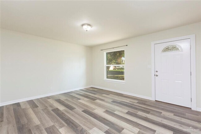 Building Photo - 729 Highland Ave