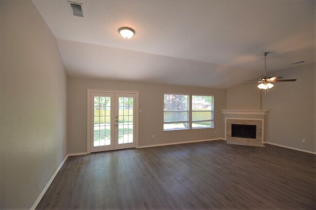 Foto del edificio - 1714 Redwood Dr