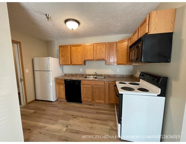 1007 W Ridge St Unit 2, Marquette, MI 49855 Room for Rent in