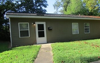 Building Photo - 327 Oak St