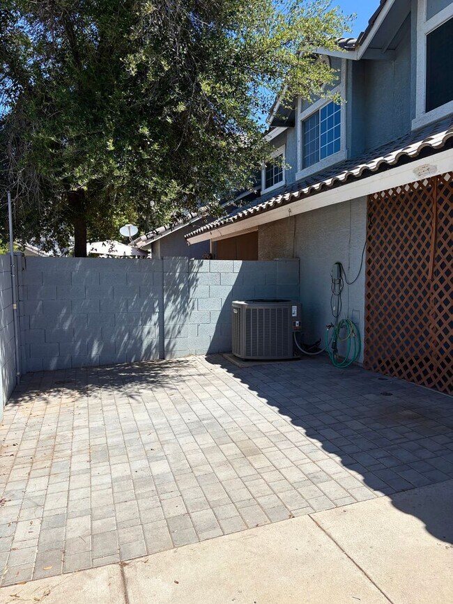 Building Photo - **WONDERFUL & SPACIOUS 3 BEDROOM/2.5 BATHROOM TOWNHOUSE IN CHANDLER (RAY & MCQUEEN)**