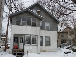 Building Photo - 925 22nd Ave SE