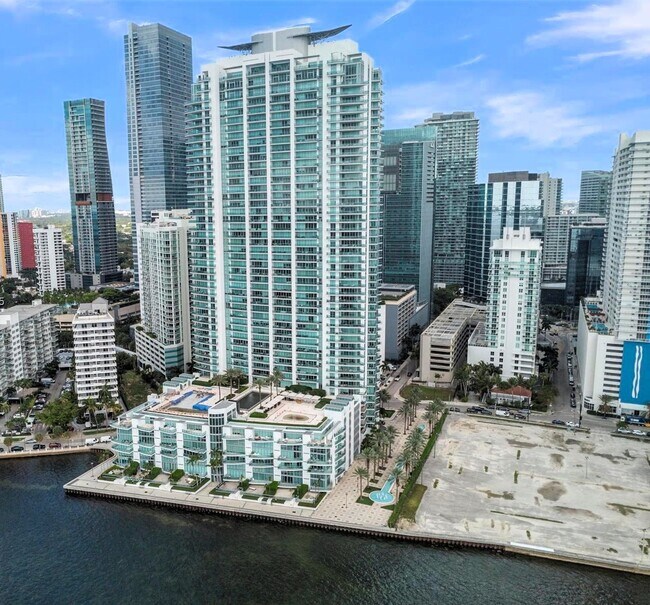Building Photo - 1331 Brickell Bay Dr