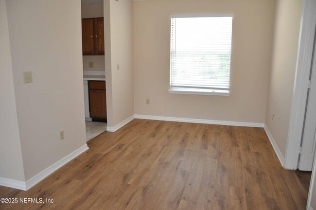 Building Photo - 2105 Hovington Cir W