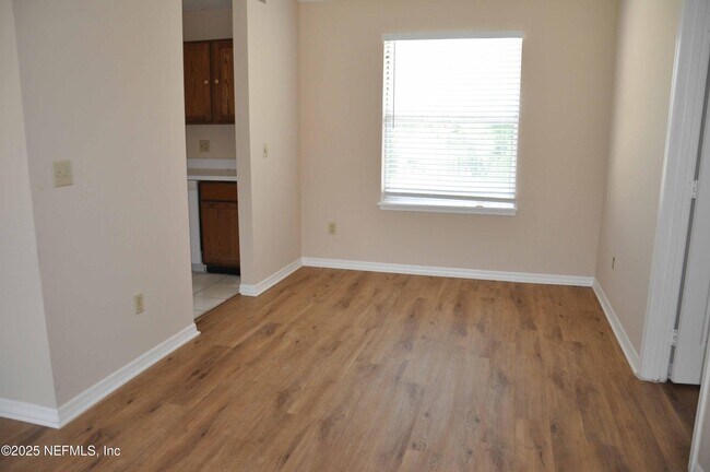 Foto del edificio - 2105 Hovington Cir W