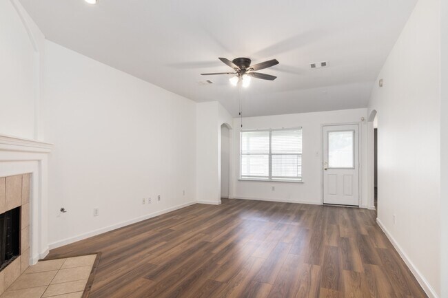 Foto del edificio - 32350 Cross Spring Park Ln