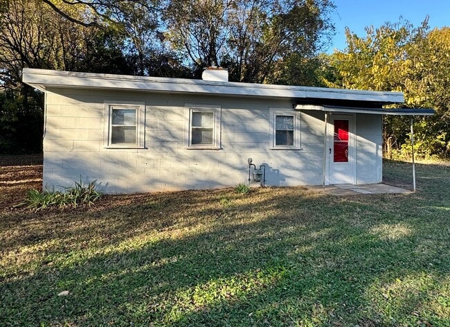 AVAILABLE TO SHOW! - AVAILABLE TO SHOW! House