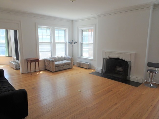 Foto del edificio - 1356 E Hyde Park Blvd