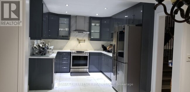 Building Photo - 18 Fallstar Crescent